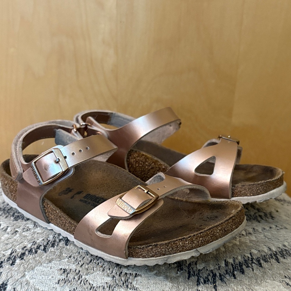 Birkenstock Kids Sandals in Metallic Rose Gold